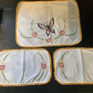 VINTAGE | Hand Embroidered Placemats | Set of 3